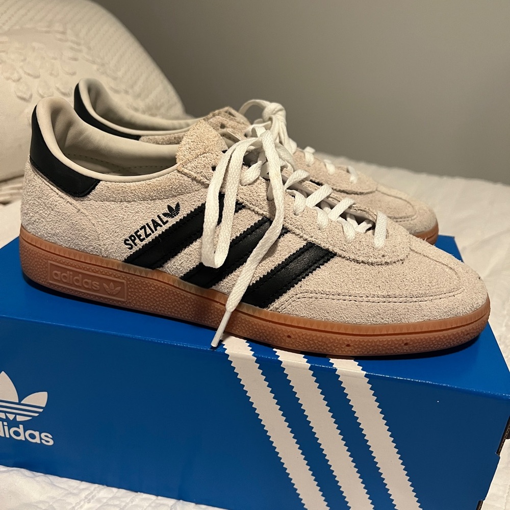 Adidas Handball Spezial Solid Aluminum Core US Women’s size 9 (runs large*)